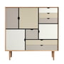 Andersen Furniture - S3 Kommode, Eiche geölt/ Fronten silver (silber weiß), doeskin (beige), iron (metallgrau)