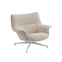 Muuto - Doze Lounge Chair Low, Drehgestell hellgrau / beige (Bezug Hearth 7)