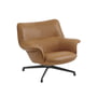 Muuto - Doze Lounge Chair Low, Drehgestell anthrazit-schwarz / Bezug cognac (Refine Leder)