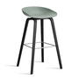 HAY - About A Stool AAS 32 H 75 cm, Eiche schwarz lackiert / Edelstahl / fall green 2.0 (Kunststoffgleiter)