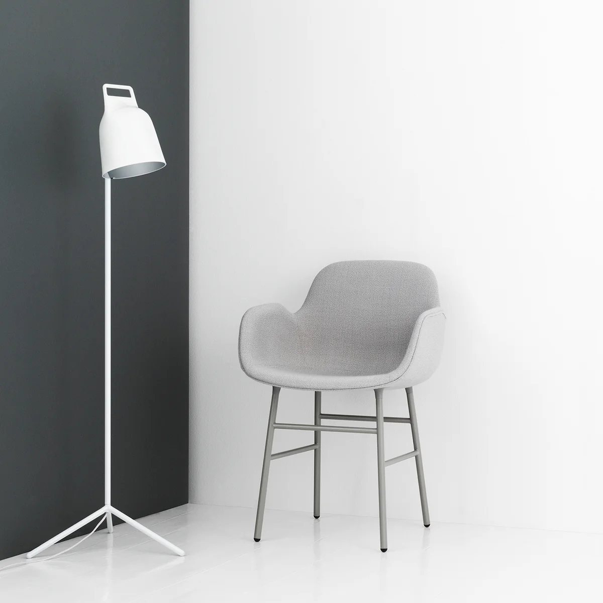 Form Armchair mit Stage Stehleuchte