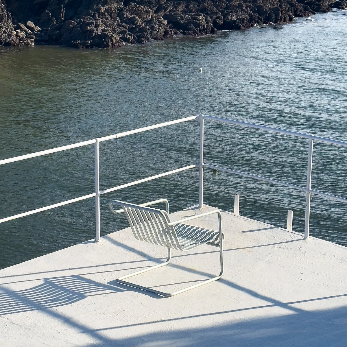 HAY - Palissade Cantilever Lounge Chair Low, hot galvanised