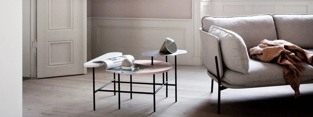 Copenhagen SC14 Stehleuchte, Cloud Sofa und Couchtisch Palette JH7 von &Tradition