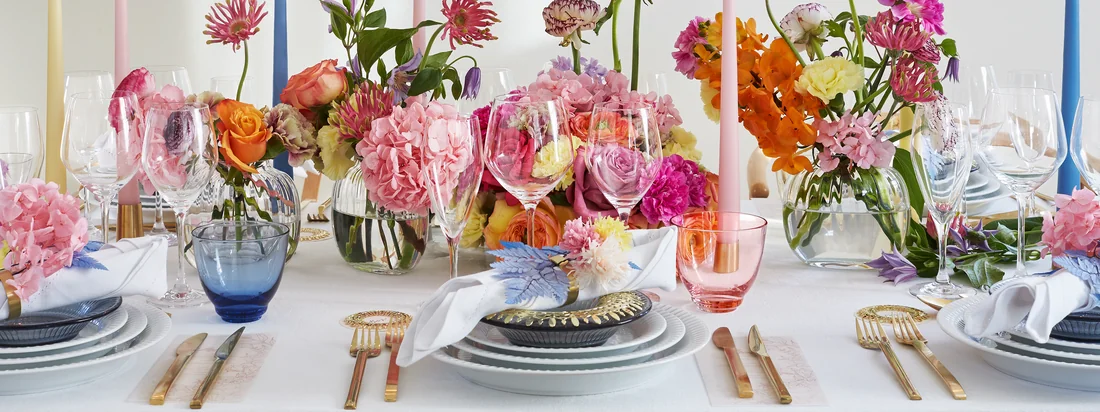 Das Hammershøi Geschirr von Kähler Design ergänzt sich wunderbar und lässt sich einfach kombinieren. Zusammen dekoriert das zeitlose Geschirr den Tisch für einen eleganten Dinner-Abend oder einen Sonntagsbrunch.