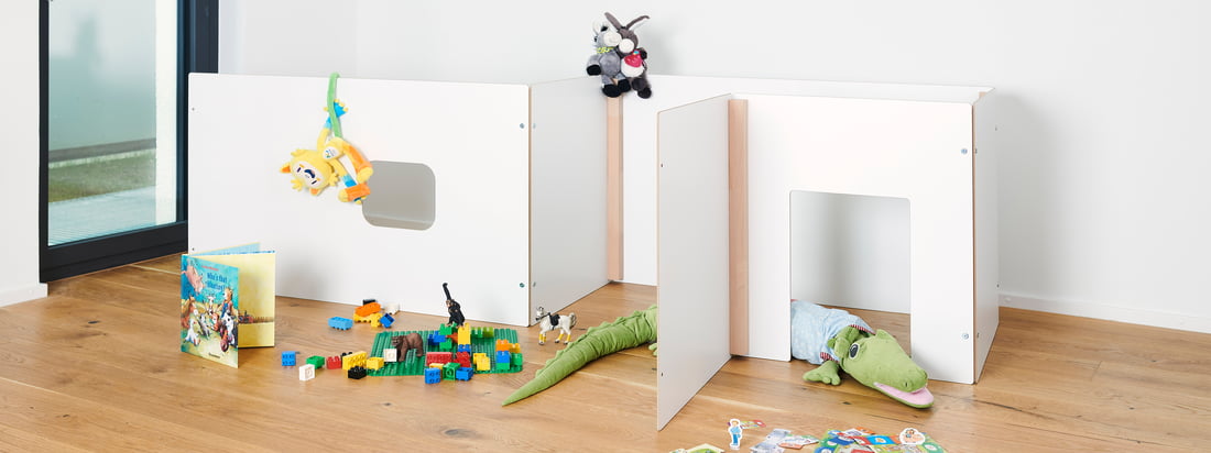 Die Kids Kollektion von Tojo überzeugt mit multifunktionalen und durchdachten Möbeln. Das schlichte Design und der Mix aus weißem und naturbelassenem Holz fügt sich harmonisch in jedes Kinderzimmer ein. 