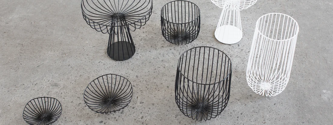 Die Metal Sculptures by Antonino Sciortino von Serax verleihen jeder Räumlichkeit einen Hauch von künstlerischem Flair. Die fesselnden Metallskulpturen verkörpern den Wert der traditionellen italienischen Handwerkskunst und Innovation und schaffen ein bezauberndes visuelles Erlebnis, das über das herkömmliche Dekor hinausgeht. 