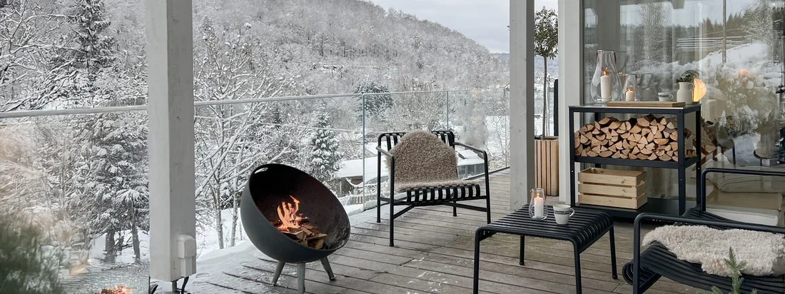 Wie du auch im Winter ganz viel Gemütlichkeit und Romantik zu dir nach hause holst, zeigt dir @zuhauselig auf ihrem Balkon mitten im Schnee!