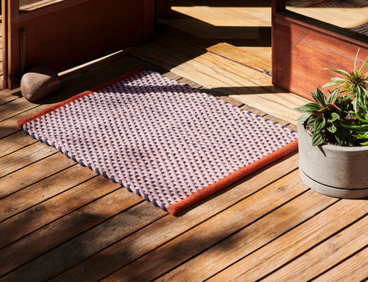 Die Fußmatte von Hay in der Ambienteansicht: Egal ob vor der Haustür oder im Flur platziert, die Fußmatte wird durch ihre schöne Farbkombination zum stylischen Element im Eingangsbereich.