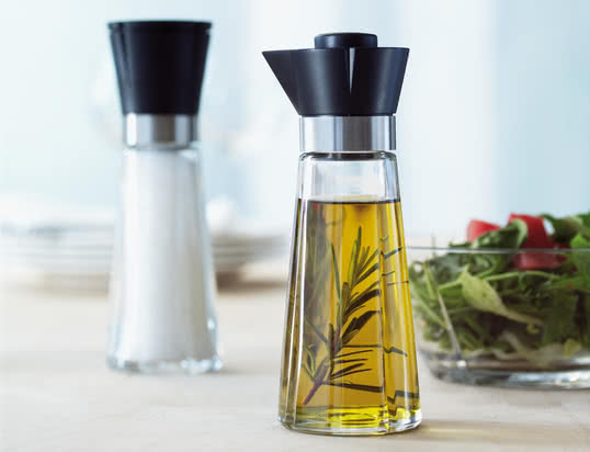 Die Grand Cru Serie mit der Salzmühle und der Öl-/Essigflasche von Rosendahl sind ideale Begleiter auf Ihrem Esstisch. Sie überzeugen durch ihre Funktionalität und Optik.