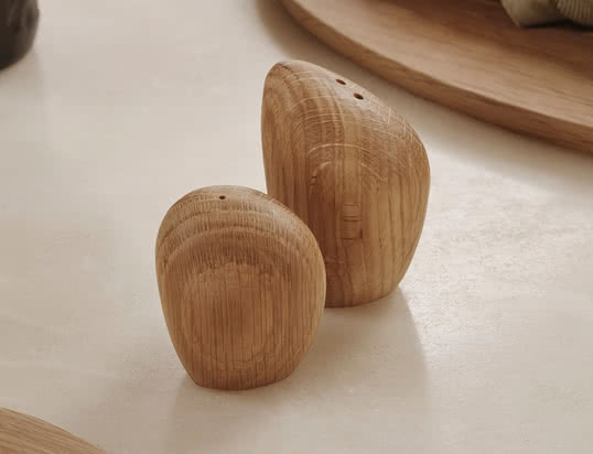 Ferm Living - Cairn Salz- und Pfefferstreuer, Eiche