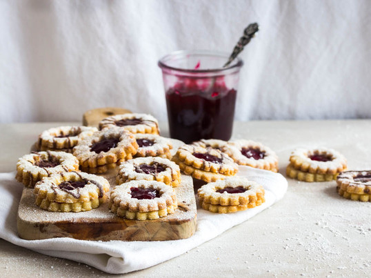 Mhmm... Bloggerin Ineke vom Blog "Das Leben ist süß" hat für Connox in der Küche gestanden und leckere Weihnachtsplätzchen gezaubert. Den Beitrag dazu findet Ihr auf unserem Blog.