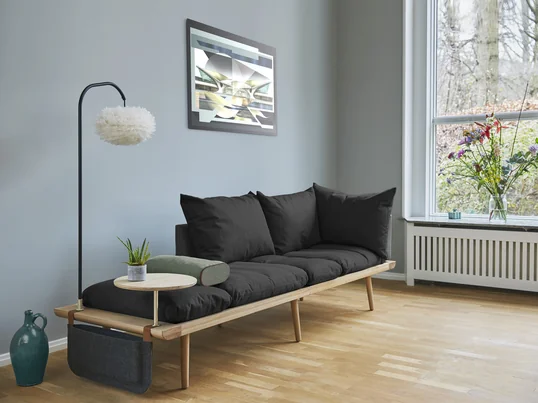 Die für ihre filigranen Federleuchten bekannte Marke Vita präsentierten unterschiedliche Polsterlösungen, die die Themen Samt, Flexibilität sowie Daybed in den Fokus rückten.