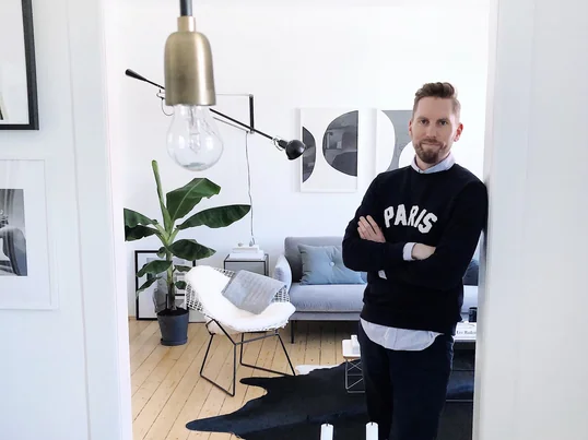 Alexander Paar - Kubus by Lassen - Porträt Wohnzimmer Esszimmer