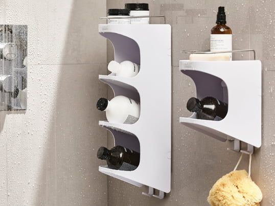 Das kompakte, recht schlanke Design des Regals bietet die perfekte Option um Seife, Shampoo-Flaschen und Co. zu lagern. Der praktische Aufhängehaken kann optimal für Schwämme und Rasierer verwendet werden.
