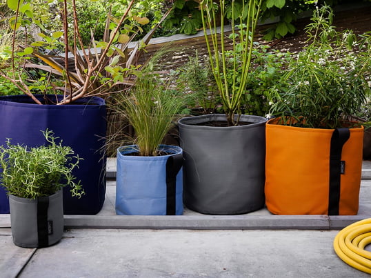 Pot Pflanztasche von Bacsac in der Ambienteansicht. MIt den Pot Pflanztaschen von Bacsac lässt sich der urbane Balkon stilvoll und natürlich gestalten.