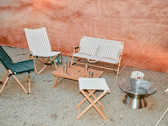 Design, Sommerfeeling und neue HAY Outdoor Highlights – über einen besonderen Abend im Garten des Berliner Zeit‑Cafés.