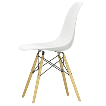 Eames Plastic Side Chair DSW von Vitra in Ahorn gelblich / weiß
