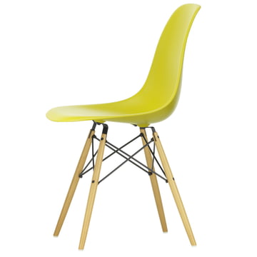 Eames Plastic Side Chair DSW von Vitra in Ahorn gelblich / senf