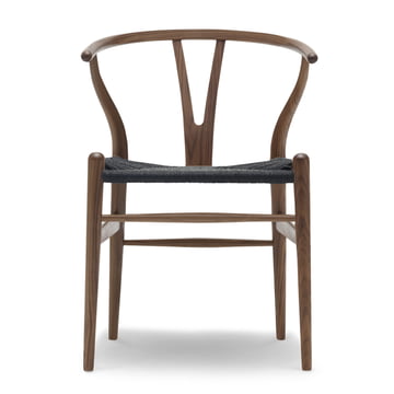 CH24 Wishbone Chair von Carl Hansen in Walnuss geölt / schwarzes Geflecht