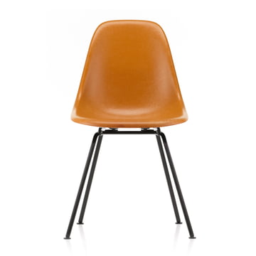 Eames Fiberglass Side Chair DSX von Vitra in basic dark / Eames ochre dark