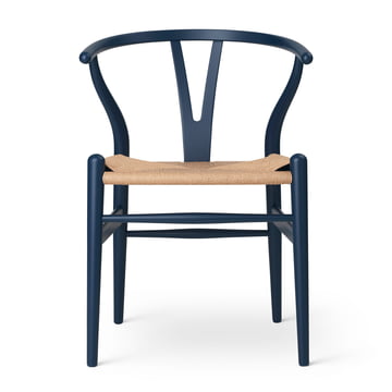 CH24 Wishbone Chair von Carl Hansen in der Ausführung soft blue / Naturgeflecht