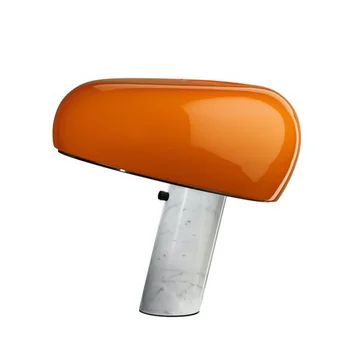 Snoopy Tischleuchte von Flos in orange