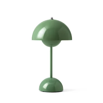 &Tradition - Flowerpot Akku Tischleuchte VP9 mit magnetischem Ladekabel, salbeigrün (Limited Edition)