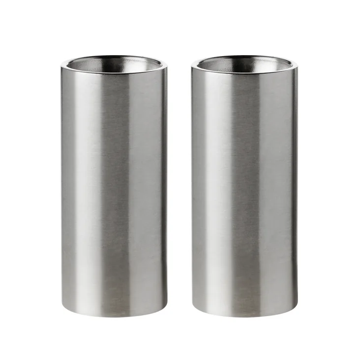 Die Salz- und Pfefferstreuer von Stelton wurden von Arne Jacobsen entworfen