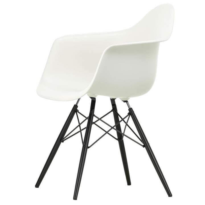 Eames Plastic Armchair DAW (H 43 cm) von Vitra in Ahorn schwarz / weiß