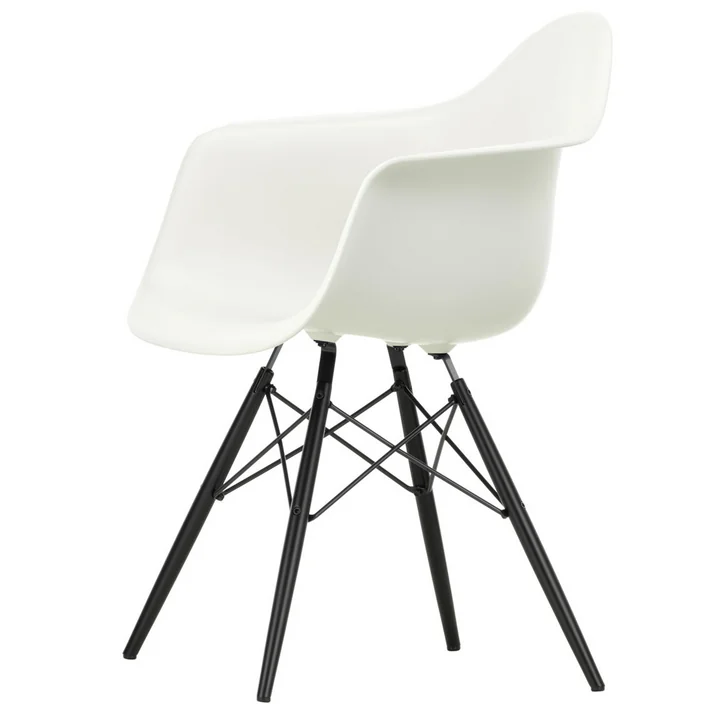 Eames Plastic Armchair DAW (H 43 cm) von Vitra in Ahorn schwarz / weiß
