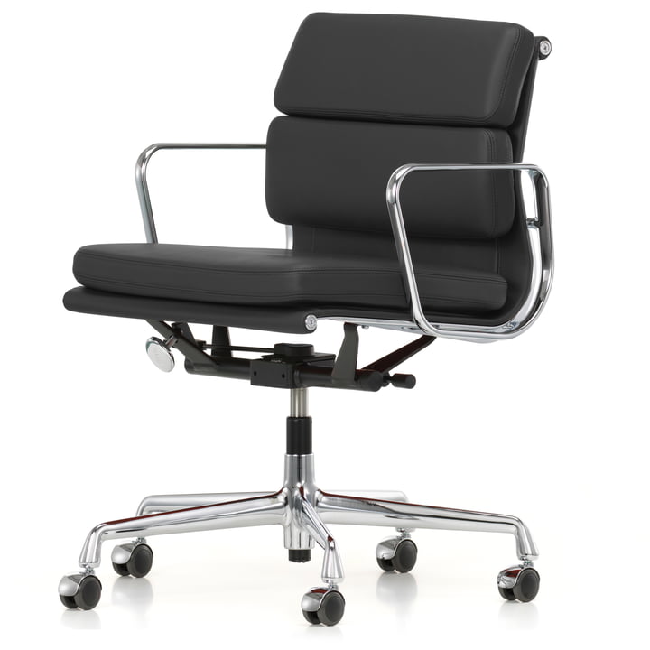 Soft Pad Chair EA 217 Chrom von Vitra drehbar mit Armlehnen aus Leder Premium in Asphalt (Rollen für Teppichböden)