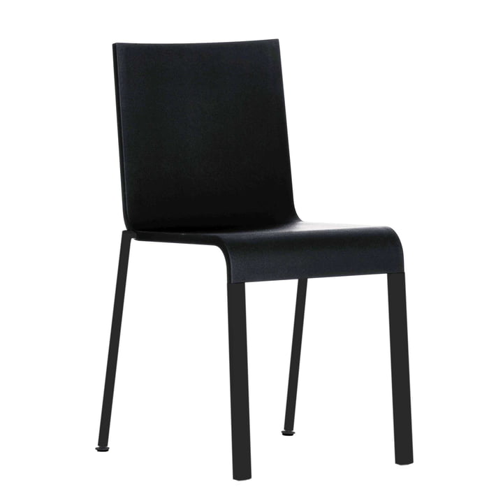 .03 Stuhl von Vitra in Schwarz / Basic dark (stapelbar)