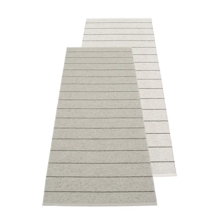 Carl Wendeteppich 70 x 180 cm von Pappelina in Warm Grey / Fossil Grey