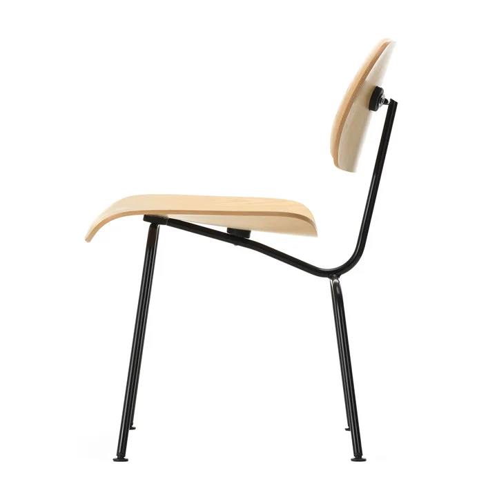 Der Vitra - Plywood Group DCM Stuhl in Esche natur  / basic dark