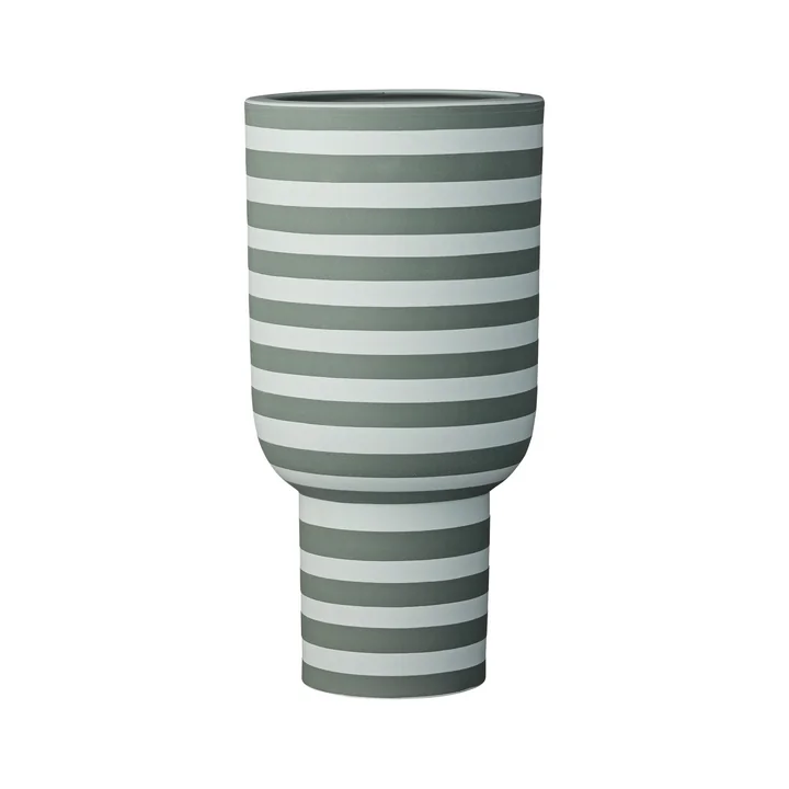 Varia Sculptural Vase, Ø 15 x H 30 cm in dusty green / forest von AYTM