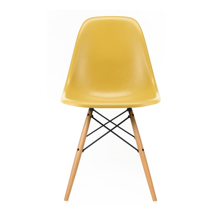 Eames Fiberglass Side Chair DSW von  Vitra in Ahorn gelblich / Eames ochre light