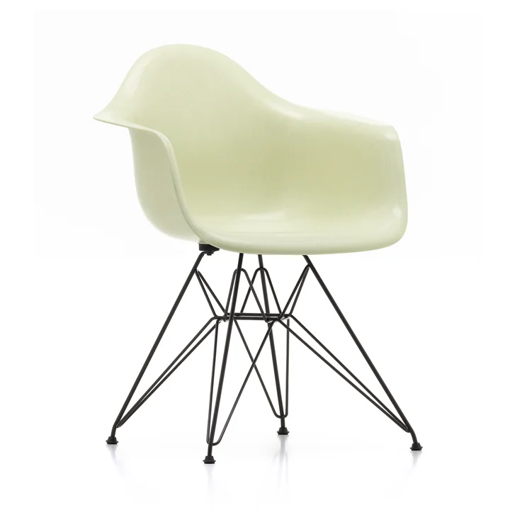 Eames Fiberglass Armchair DAR von Vitra in basic dark / Eames parchment