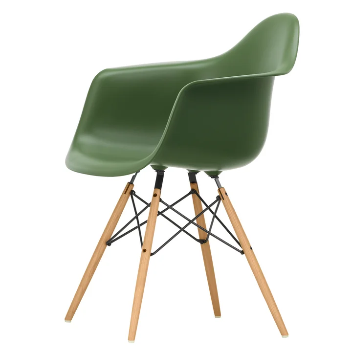 Eames Plastic Armchair DAW von Vitra in Esche honigfarben / forest