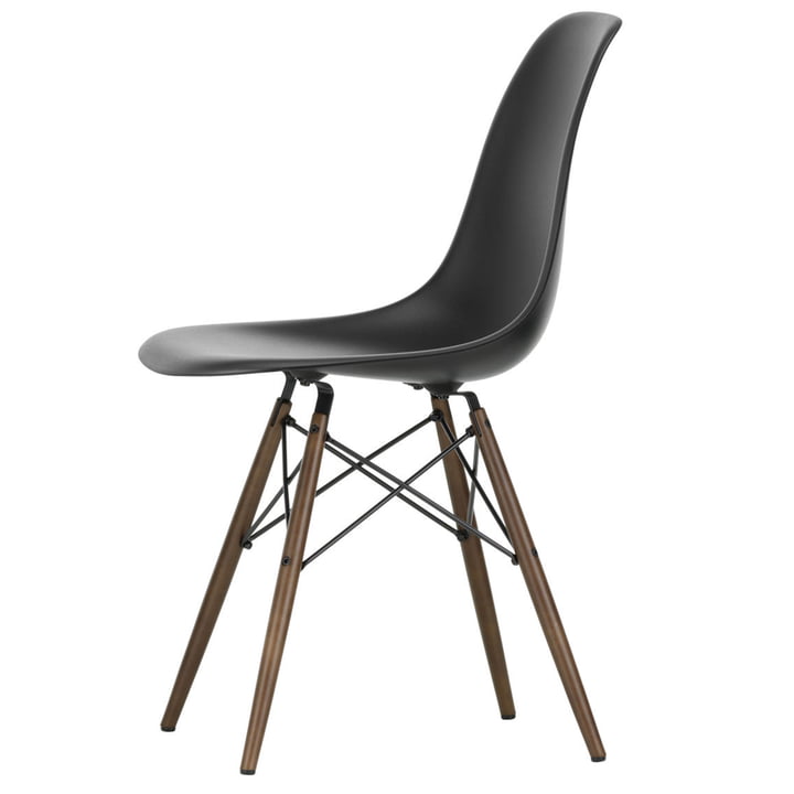 Eames Plastic Side Chair DSW von Vitra in Ahorn dunkel / tiefschwarz
