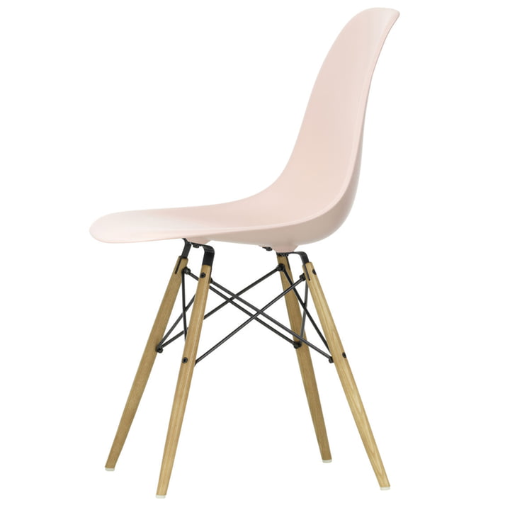 Eames Plastic Side Chair DSW von Vitra in Esche honigfarben / zartrosé