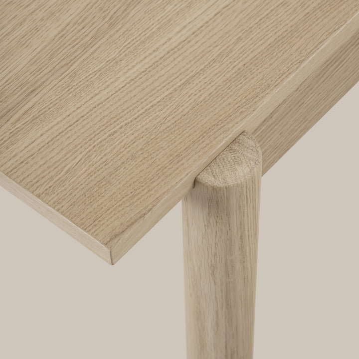 Linear Wood Esstisch von Muuto im Detail