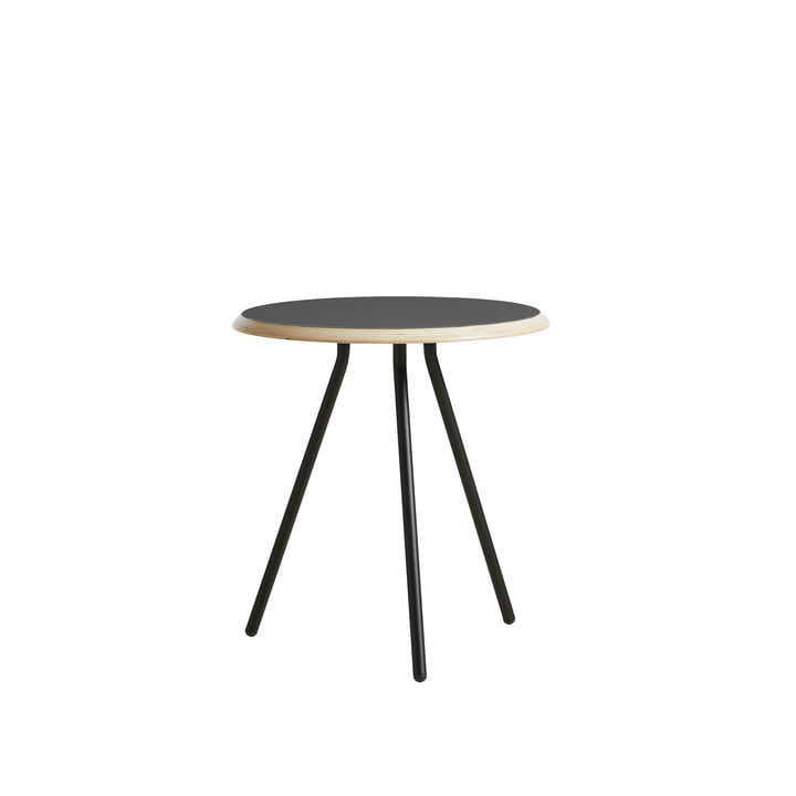 Soround Side Table H 48,3 cm / Ø 45 cm von Woud in Laminat schwarz (Nano)