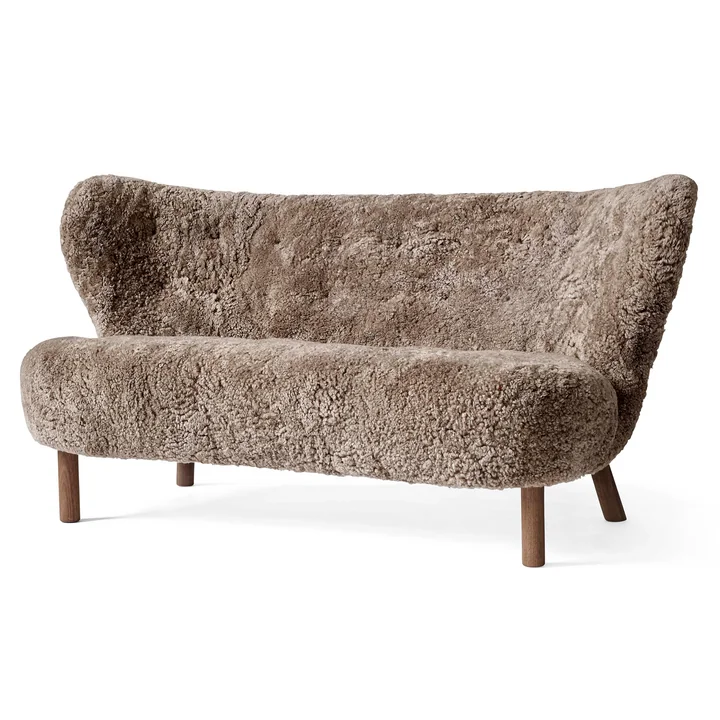 Little Petra VB2 Sofa von &Tradition in Walnuss / Schaffell Sahara
