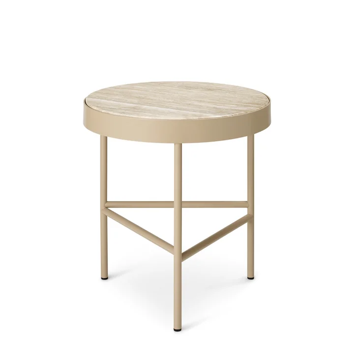 Der kleine Travertine Couchtisch von Ferm Living in cashmere