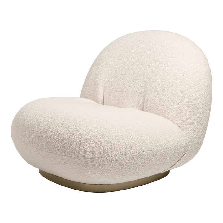 Pacha Lounge Chair, Karakorum 001 QS, pearl / gold von Gubi