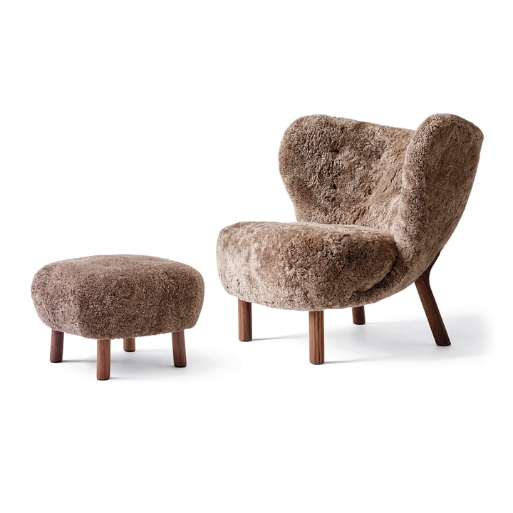 Little Petra VB1 Lounge Chair, Incl. Pouf ATD1 &Tradition in der Ausführung Walnuss / Schaffell Sahara