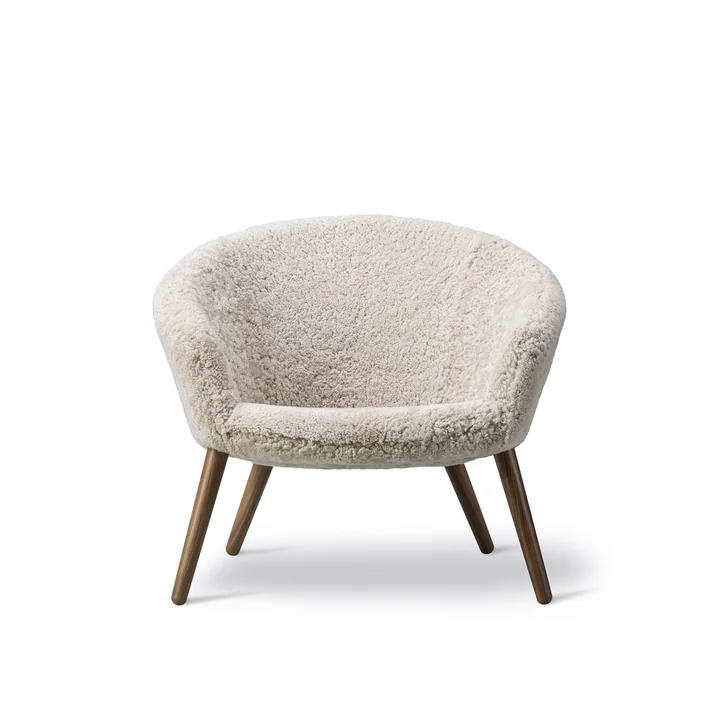 Ditzel Lounge Sessel, Schafsfell / walnuss von Fredericia