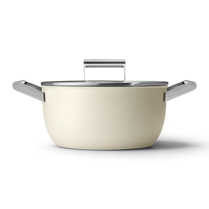 50's Style Schmortopf mit Glasdeckel von Smeg in der Farbe creme