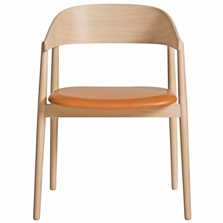 AC2 Stuhl von Andersen Furniture in der Ausführung Eiche weiß pigmentiert / Leder cognac