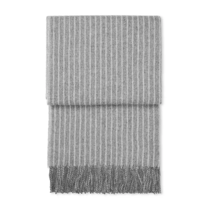 Stripes Decke von Elvang in der Farbe grau